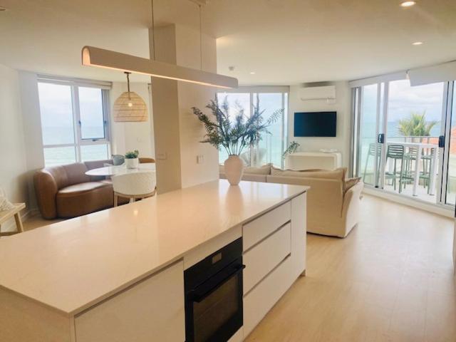 Foreshore Beachfront Apartments Gold Coast Exterior photo